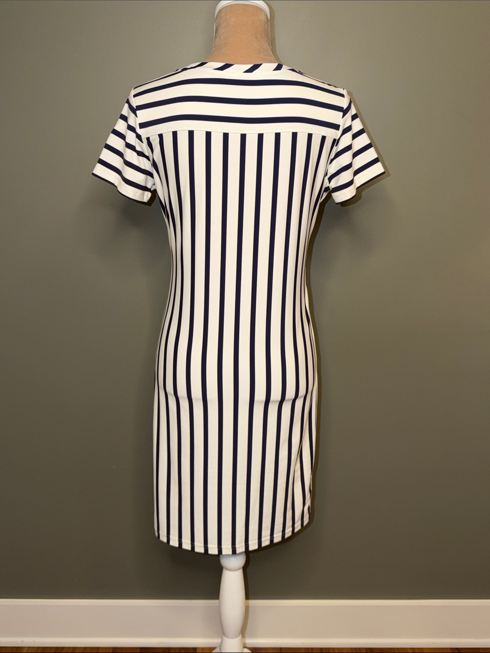 Southern Tide Pippa Navy and White Striped Short-Sleeve Performance Dress Size S - Picture 7 of 9